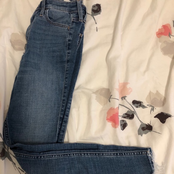 hollister jeans - Picture 3 of 3